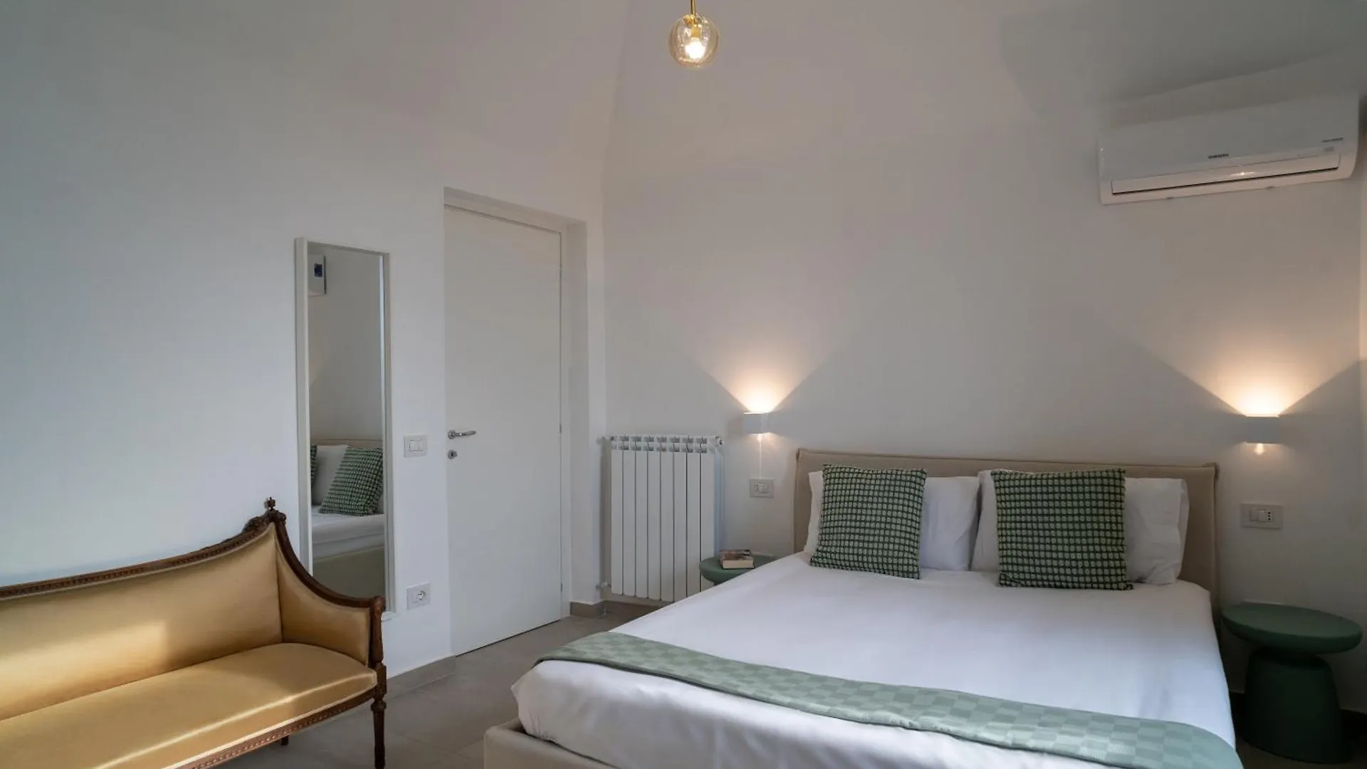 Museum Exclusive Rooms Naples 0*,